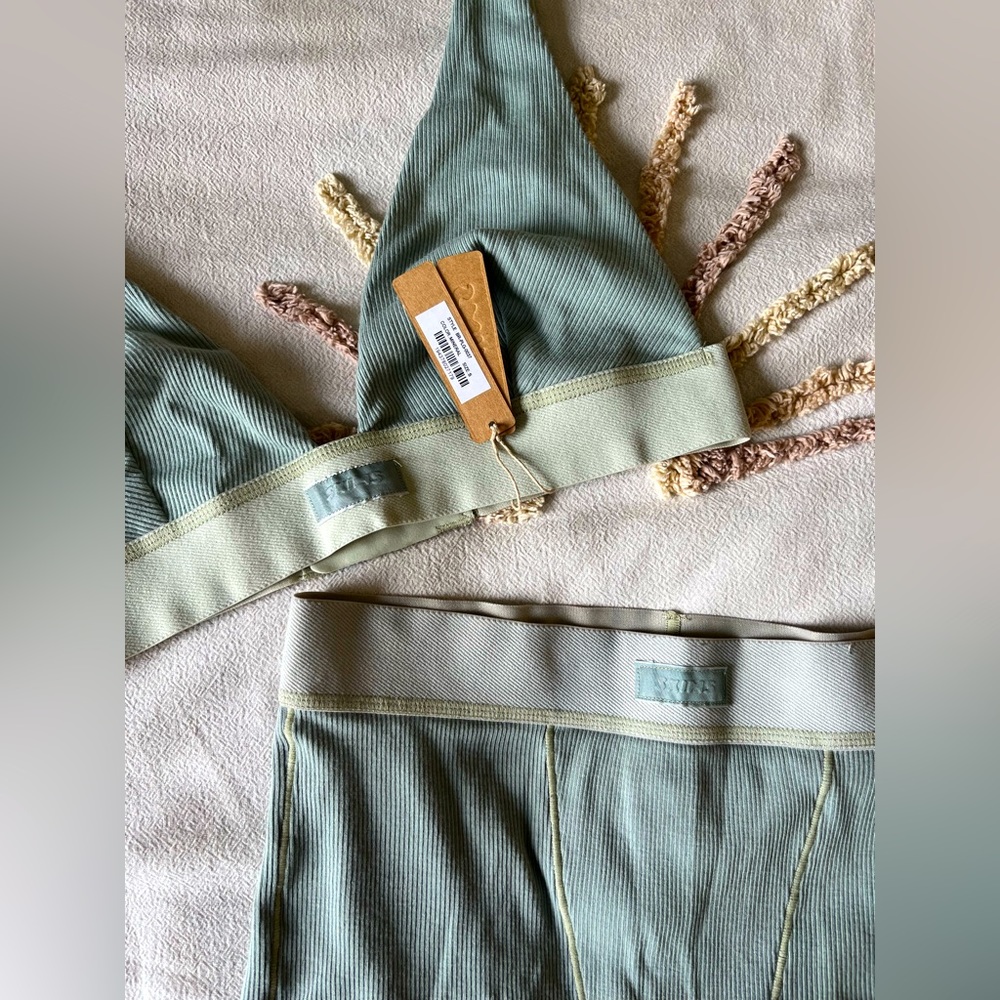 SKIMS set